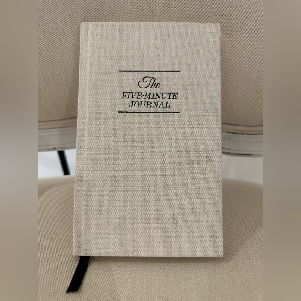 NWT The Five-Minute Journal Book in Ivory Intelligent Change from Revolve